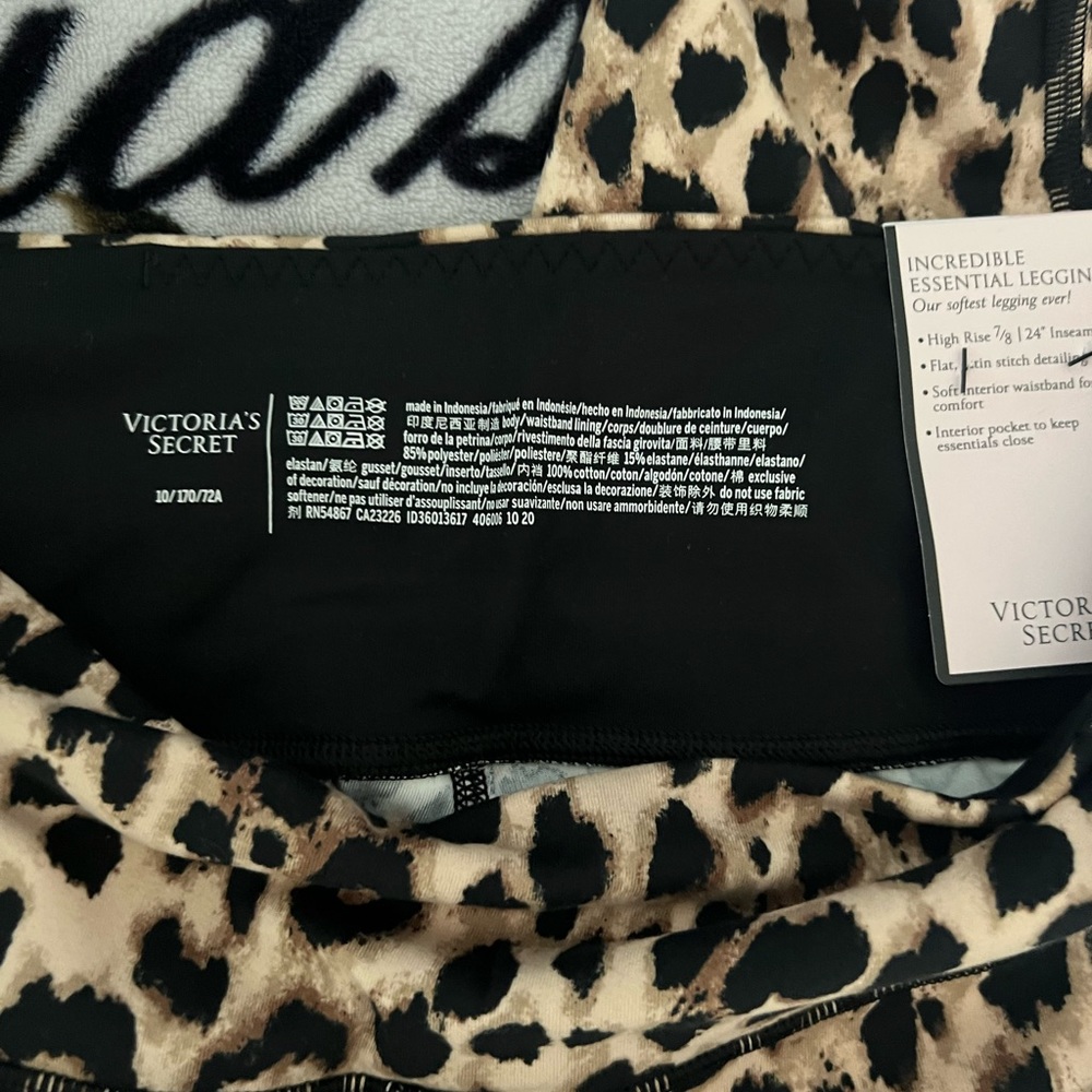 Victorias Secret Incredible Legging✨ - Picture 5 of 8